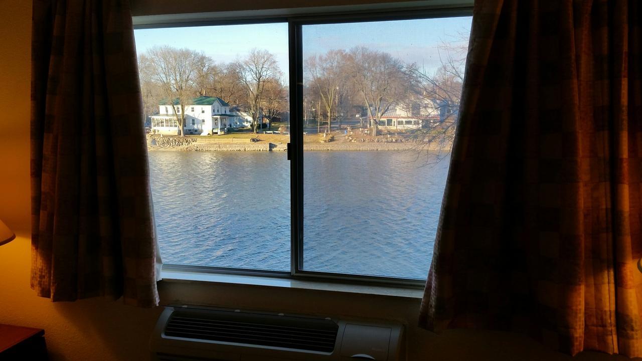 Riverwalk Inn & Suites Fort Atkinson Luaran gambar
