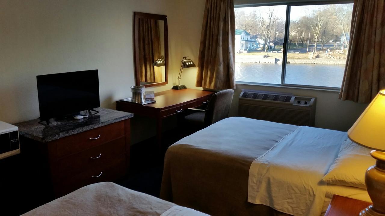 Riverwalk Inn & Suites Fort Atkinson Luaran gambar