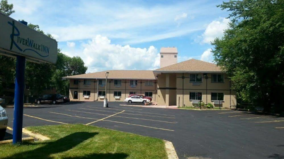 Riverwalk Inn & Suites Fort Atkinson Luaran gambar