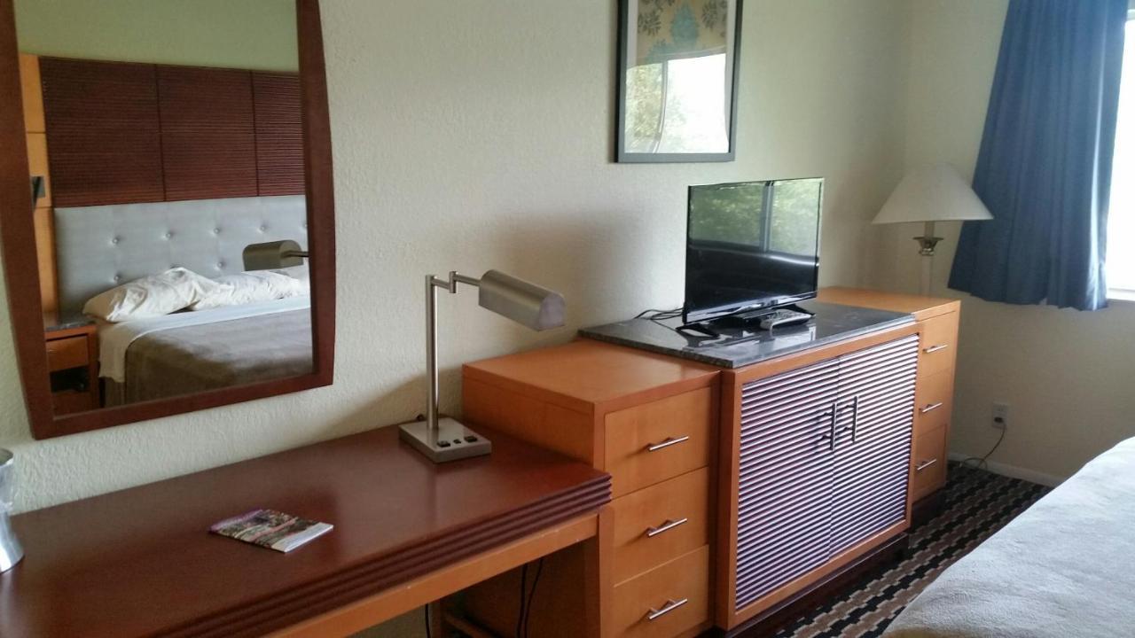 Riverwalk Inn & Suites Fort Atkinson Luaran gambar