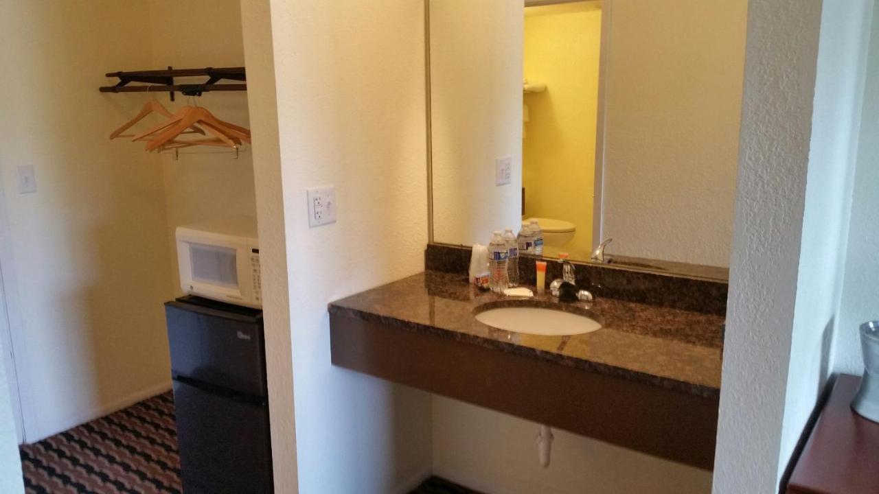 Riverwalk Inn & Suites Fort Atkinson Luaran gambar