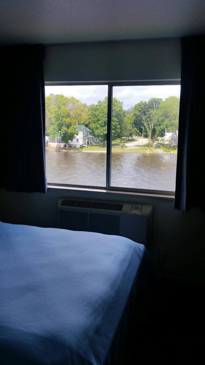 Riverwalk Inn & Suites Fort Atkinson Luaran gambar