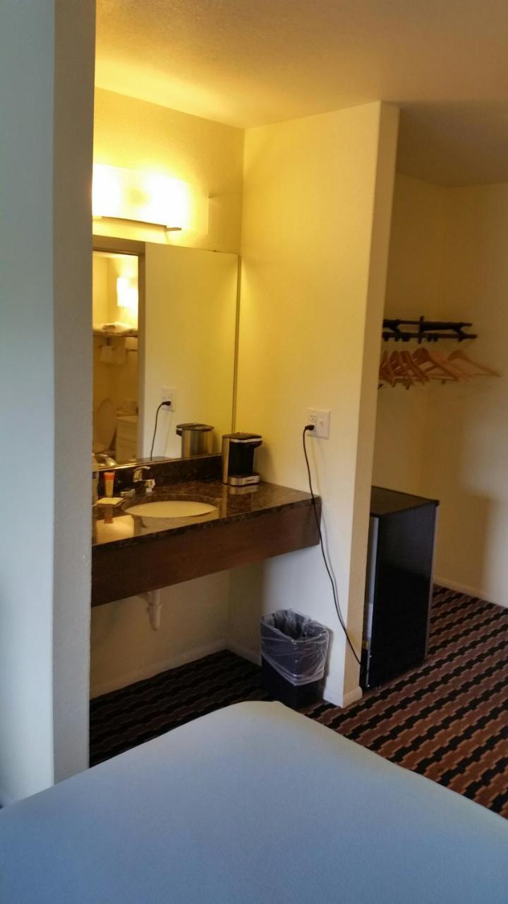 Riverwalk Inn & Suites Fort Atkinson Luaran gambar
