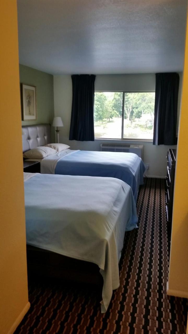 Riverwalk Inn & Suites Fort Atkinson Luaran gambar