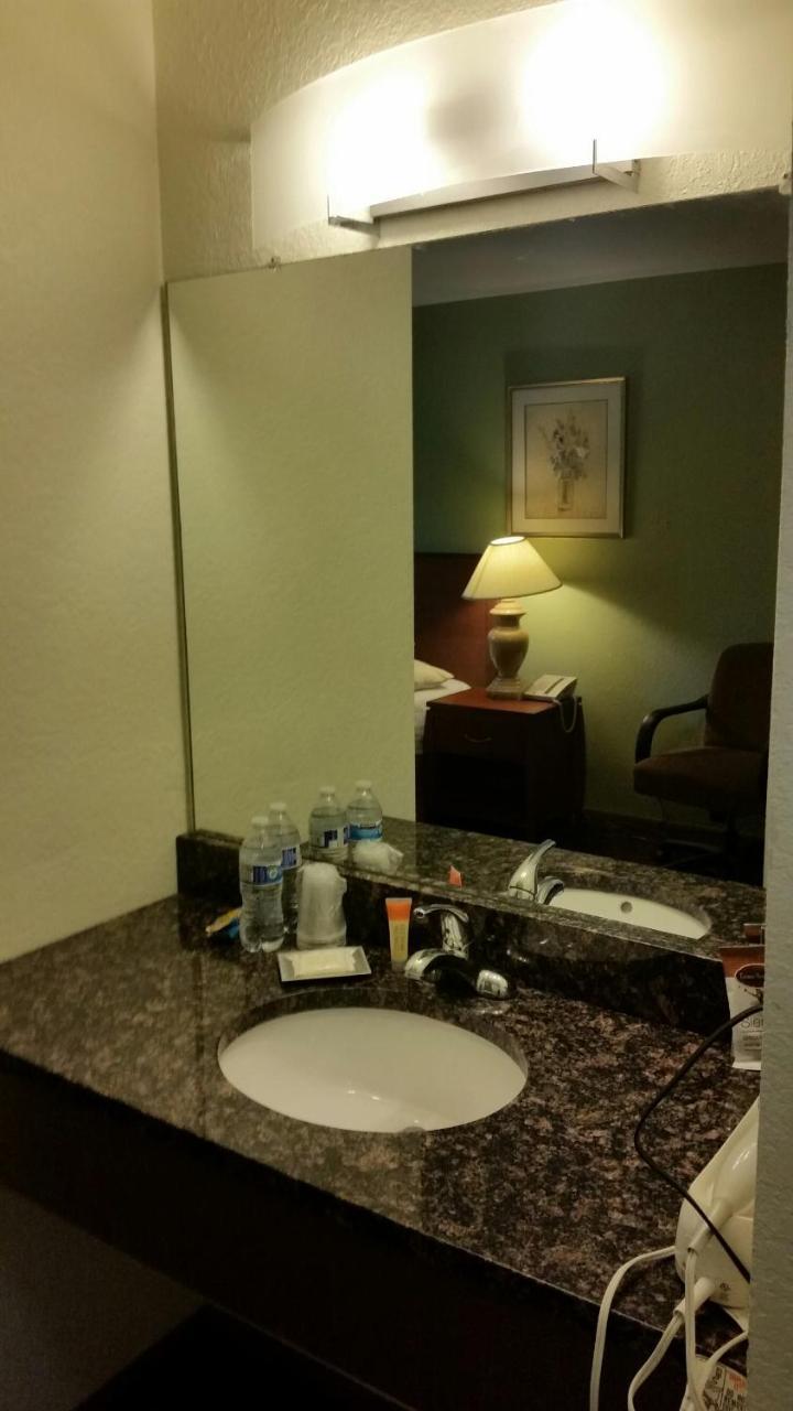 Riverwalk Inn & Suites Fort Atkinson Luaran gambar